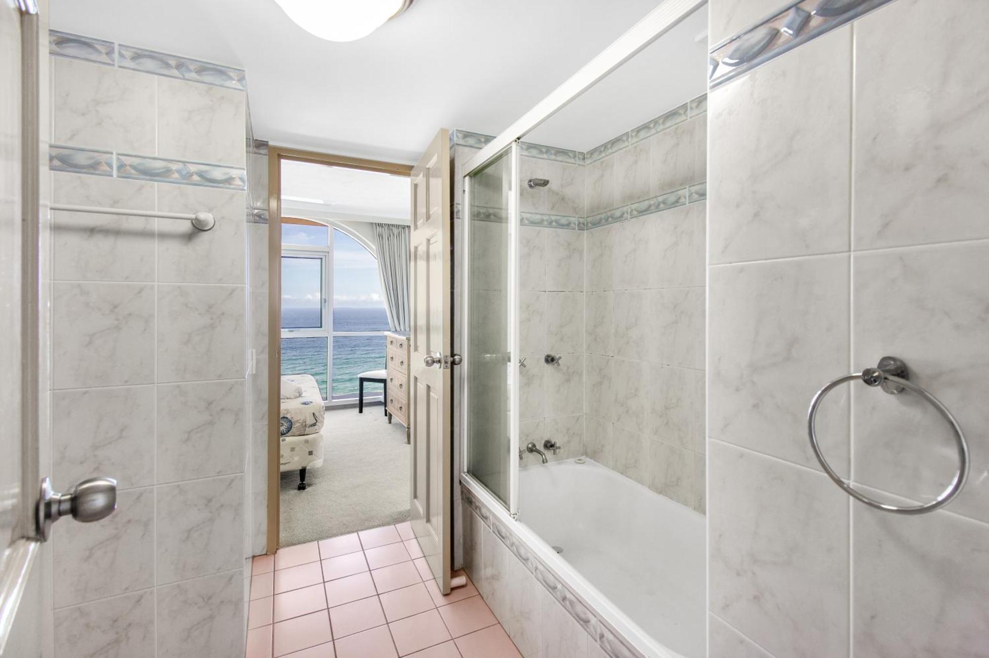 Boulevard Towers On Broadbeach Голд-Кост Номер фото
