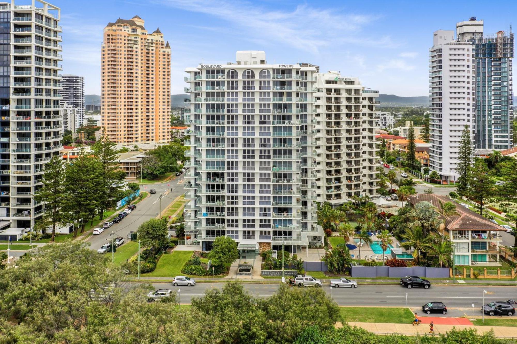 Boulevard Towers On Broadbeach Голд-Кост Экстерьер фото